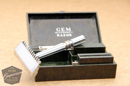 Gem 1930's Micromatic Single Edge Razor in Art Deco Case /  Green