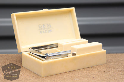 Gem 1940's Micromatic SE Safety Razor w/ Cream Bakelite Case