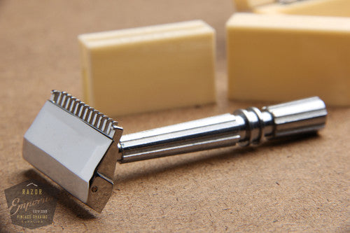 Gem 1940's Micromatic SE Safety Razor w/ Cream Bakelite Case