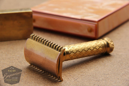 Gillette 1925 Milady Decollete DE Safety Razor in Coral Case