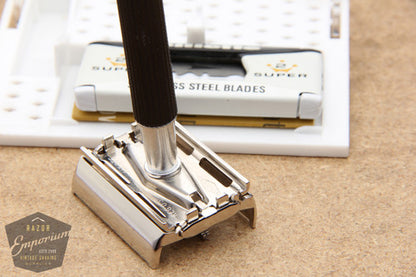 Gillette 1968 Black Handle Super Speed Safety Razor w/ Case - N1