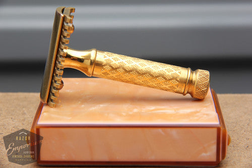 Gillette 1925 Milady Decollete DE Safety Razor in Coral Case