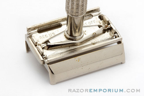 1959 Gillette Flair Tip Super Speed Safety Razor E1