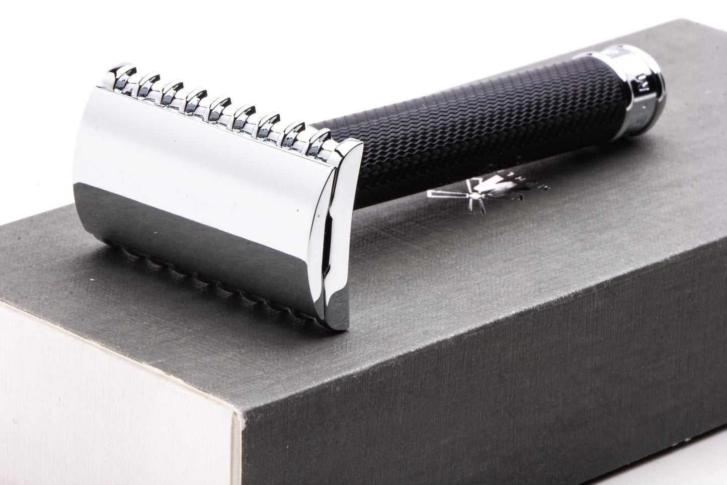 MÜHLE | Traditional Black/Chrome Open Comb Safety Razor