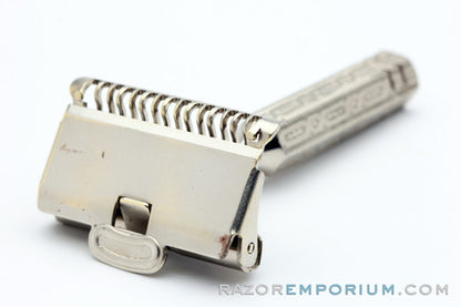 1940's Gem 1912 - Style Single Edge Safety Razor in Metal Case