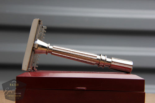 Gem 1930's Micromatic Single Edge Razor in Art Deco Case / Maroon* Revamped Nickel